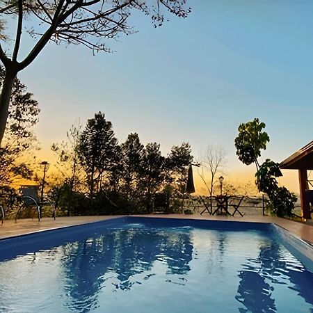 Casa De Campo Araxa Na Montanha Com Piscina ピラカイア エクステリア 写真